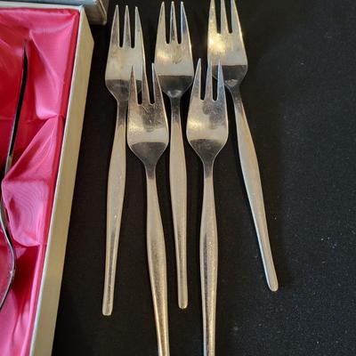 Nieman Marcus Butter Knives, Marble Lazy Susan and More (D-DW)