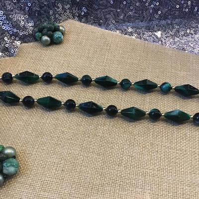 Vintage Emerald Green Necklace with Earrings