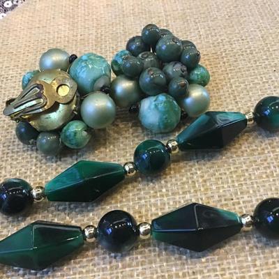 Vintage Emerald Green Necklace with Earrings