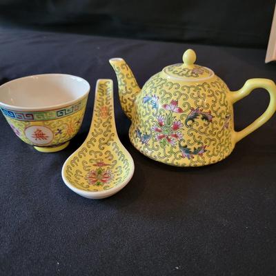 Japanese Lamp, Ceramics Figurines and More (D-DW)