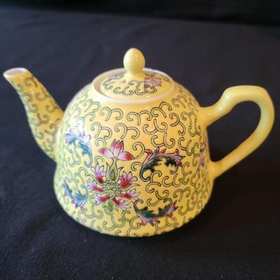 Japanese Lamp, Ceramics Figurines and More (D-DW)