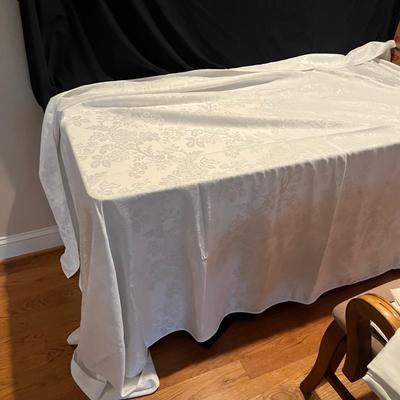 White Linens  & Tablecloths (MBR-MG)