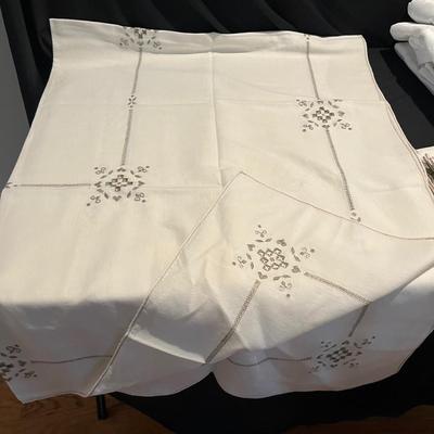 White Linens  & Tablecloths (MBR-MG)