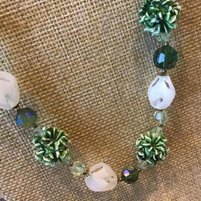 Beautiful Vintage Aurora Borealis Lucite Green Flo White Glass Necklace.