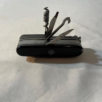 Victornox, Buck & More Knives (PC1-MG)