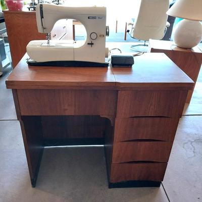 NECCHI SEWING MACHINE WITH A SEWING CABINET