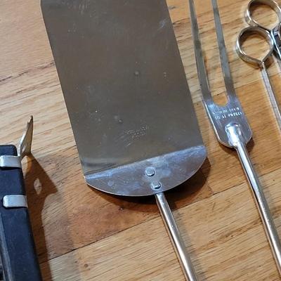 Grill Utensil including Skewers