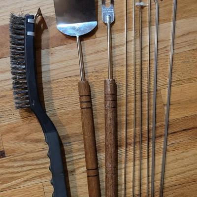 Grill Utensil including Skewers