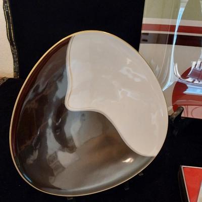 MID-CENTURY ABSTRACT GLASS PLATTER, ROSENTHAL SERVING DISH AND MORE