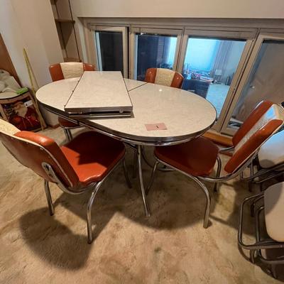 Mid century table & Chairs with table leaf