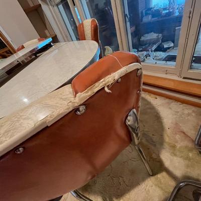 Mid century table & Chairs with table leaf