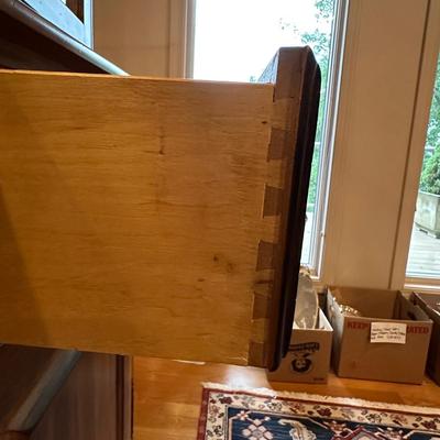 Lexington Furniture Southern Living Collection Lighted China Cabinet (LR-