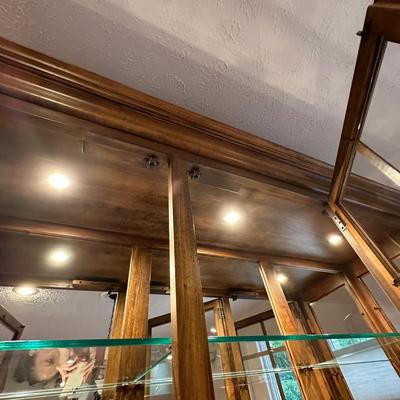 Lexington Furniture Southern Living Collection Lighted China Cabinet (LR-