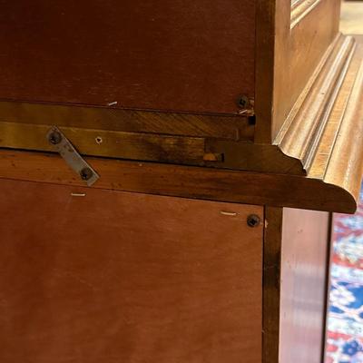 Lexington Furniture Southern Living Collection Lighted China Cabinet (LR-