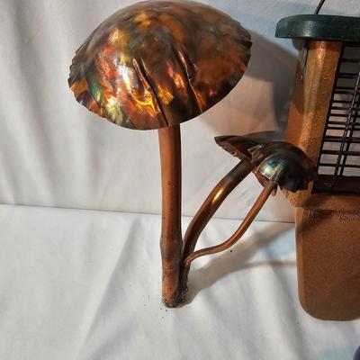 Feeders & Yard Decor  (L-JS)