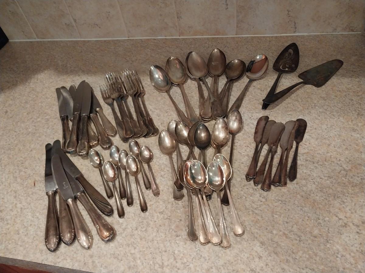 LARGE LOT OF VINTAGE SILVER PLATED FLATWARE