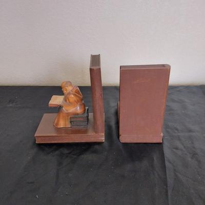 WOODEN BOX WITH LID AND BOOKENDS