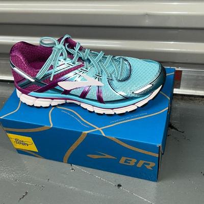 Brooks Sneakers