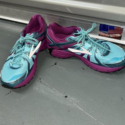 Brooks Sneakers