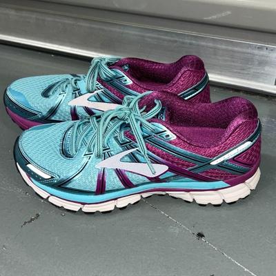 Brooks Sneakers