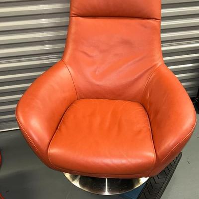 Swivel Lounge Chair