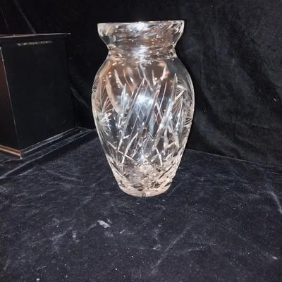 MEMORY KEEPER, LARGE GLASS VASE AND A FELT LINED BOX