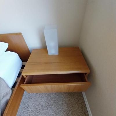 WOODEN NIGHT STAND WITH DRAWER AND TABLE LAMP