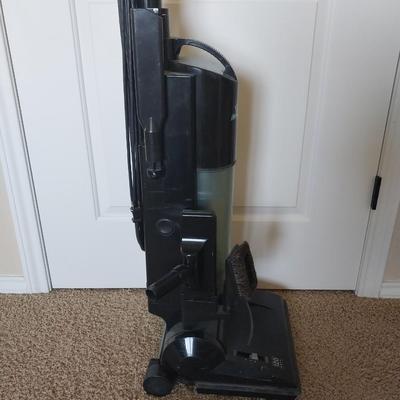 FANTOM BAGLESS UPRIGHT VACUUM WITH ATTACHMENTS