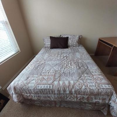 QUEEN SIZE BED WITH BEDDING