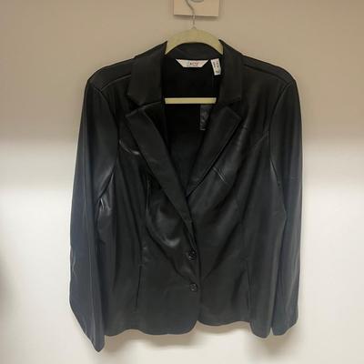 Ladies Bob Mackie, Dennis Basso, Isaac Mizrahi Coats size L/XL (PC1-MG)