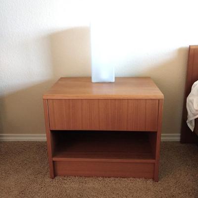 WOODEN NIGHT STAND WITH DRAWER AND TABLE LAMP
