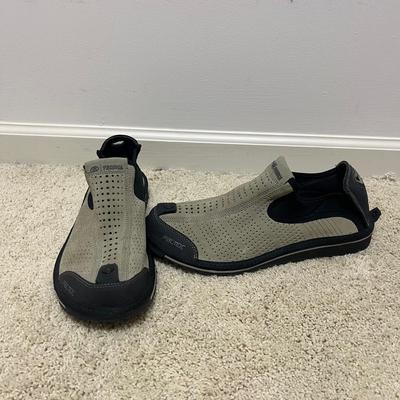 Menâ€™s Shoes Size 11 (PC1-MG)