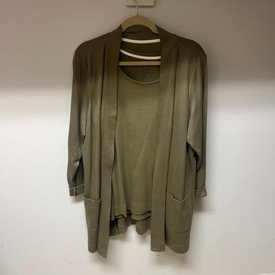 Collection of Womenâ€™s Tops, Size XL, incl. Some New w/ Tags (PC1-MG)