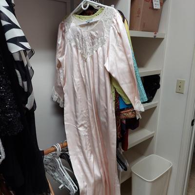 Neiman Marcus, Christian Dior, Chicos & More Ladies Tops & Jackets, Size L/XL (PC1-MG)