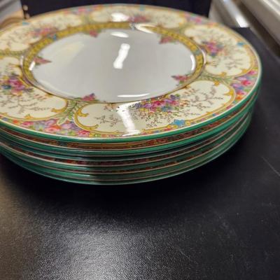 Wedgewood St Austell China (12 Dinner Plates and 1 Platter Plate)