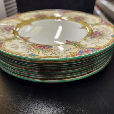 Wedgewood St Austell China (12 Dinner Plates and 1 Platter Plate)