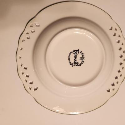 Brummell "Tiffany" China (10 dinner plates and 2 serving bowls)