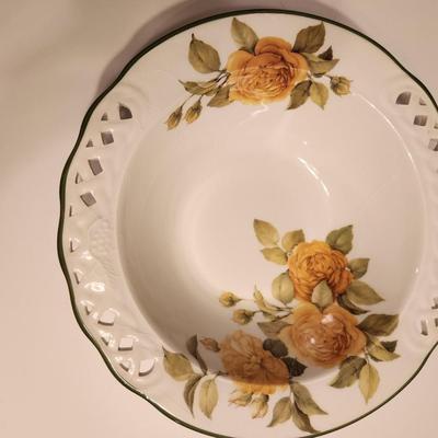 Brummell "Tiffany" China (10 dinner plates and 2 serving bowls)