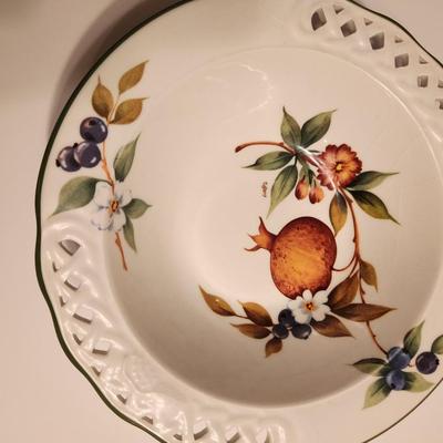 Brummell "Tiffany" China (10 dinner plates and 2 serving bowls)