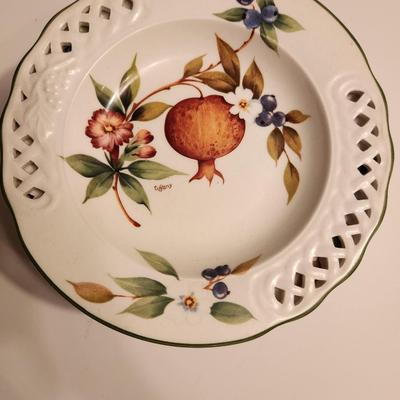 Brummell "Tiffany" China (10 dinner plates and 2 serving bowls)