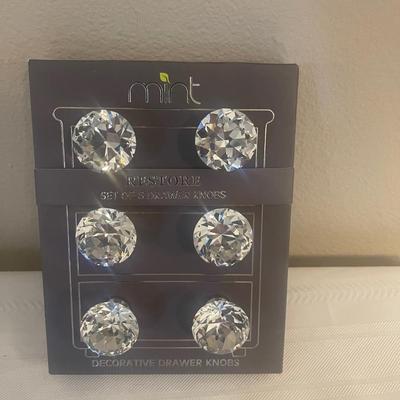 6 brand new crystal knobs