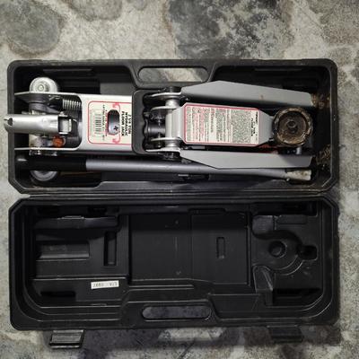 Hydraulic Floor Jack and tire gauge