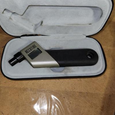Manual Jack and Tire Pressure Gauge