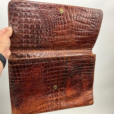 437 Vintage Georgetown Leather Crocodile Binder and Portfolio