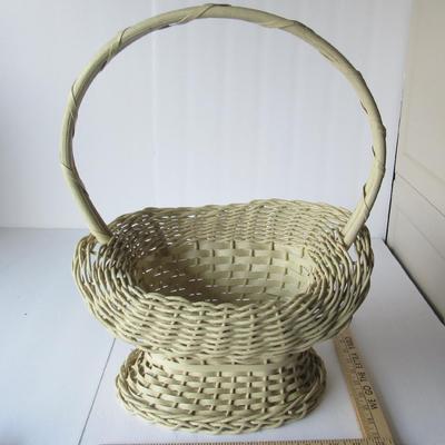 Lot 277:  Large Wicker Basket, Make A Huge Christmas Floral Display!`