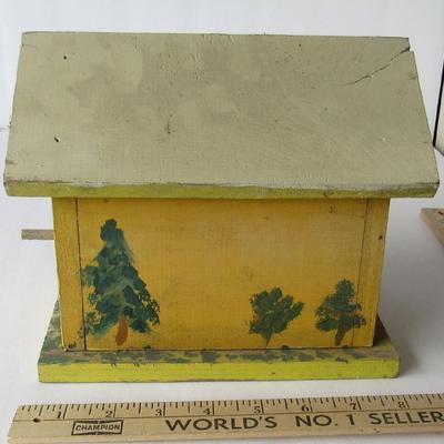 Lot 279:  Little Bird House