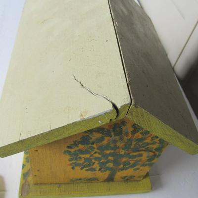 Lot 279:  Little Bird House