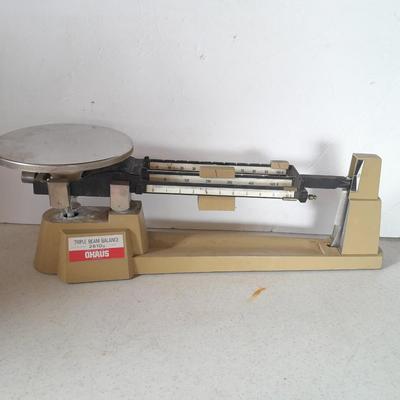 Ohaus Triple beam balance Scale 2610g