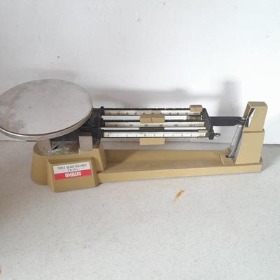 Ohaus Triple beam balance Scale 2610g