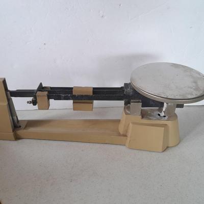 Ohaus Triple beam balance Scale 2610g